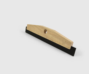 Wooden Blade 18″ Squeegee complete with Handle